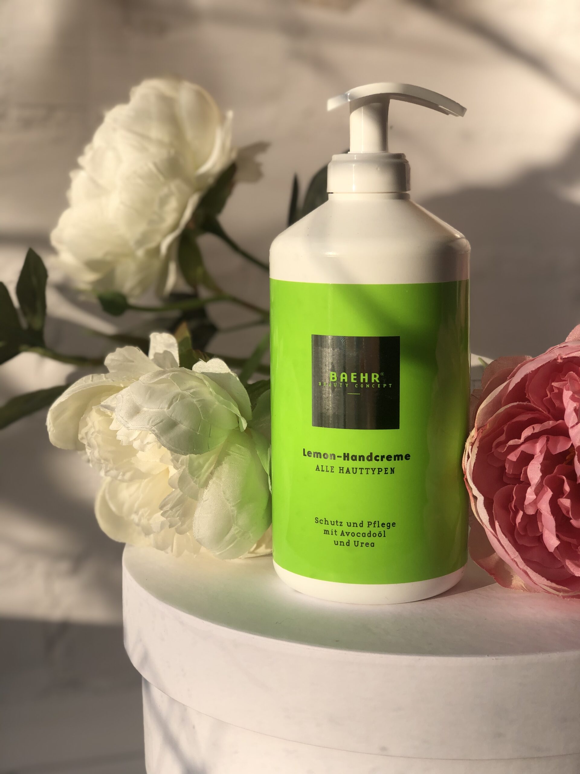 Крем для рук з маслом авокадо та сечовиною 500мл "LEMON-HANDCREME", BAEHR - Зображення 3