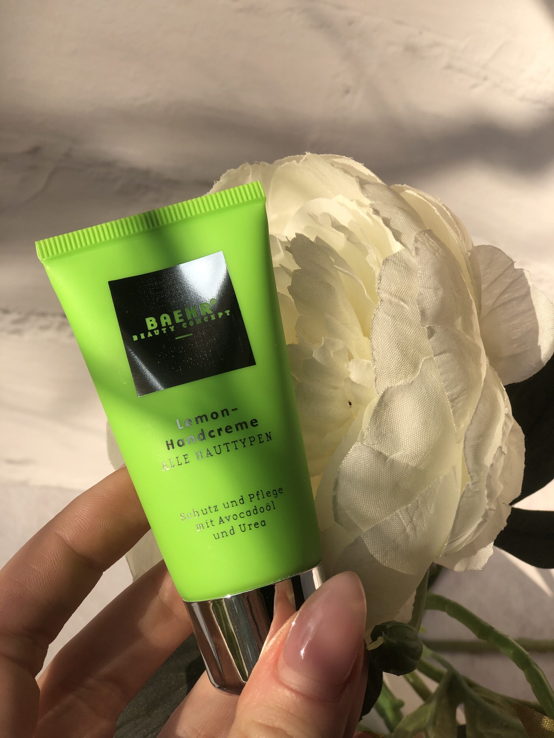 Крем для рук з маслом авокадо та сечовиною 30мл "LEMON-HANDCREME", BAEHR - Зображення 2
