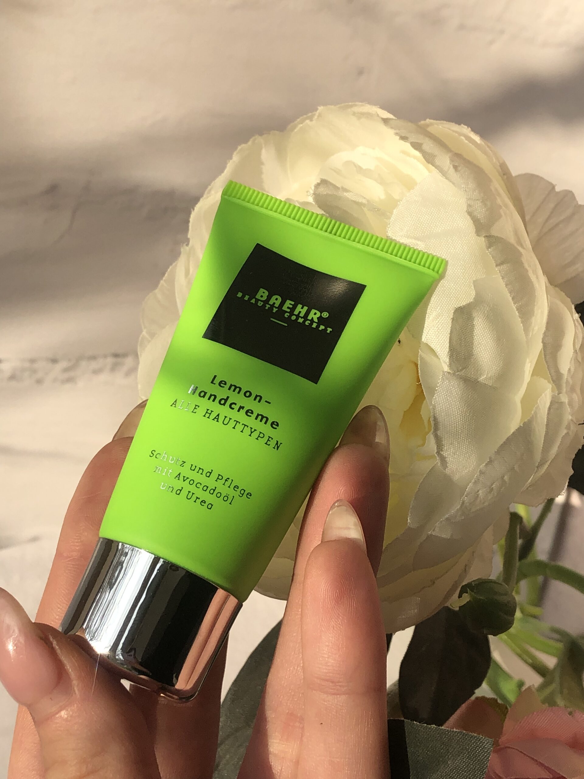 Крем для рук з маслом авокадо та сечовиною 30мл "LEMON-HANDCREME", BAEHR - Зображення 3
